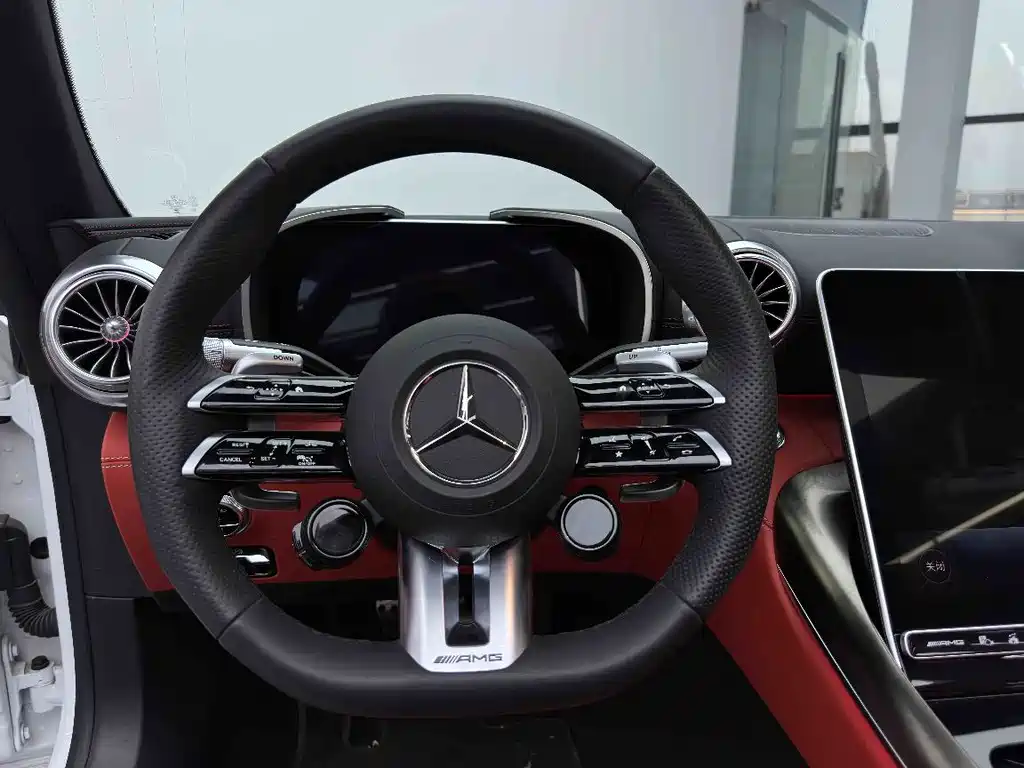 Mercedes-Benz SL-Class AMG 2025 — фото 15