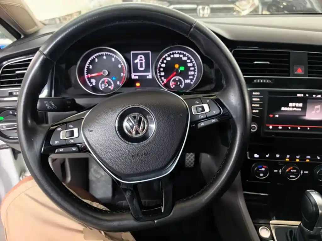 Volkswagen Golf 2017 — фото 11