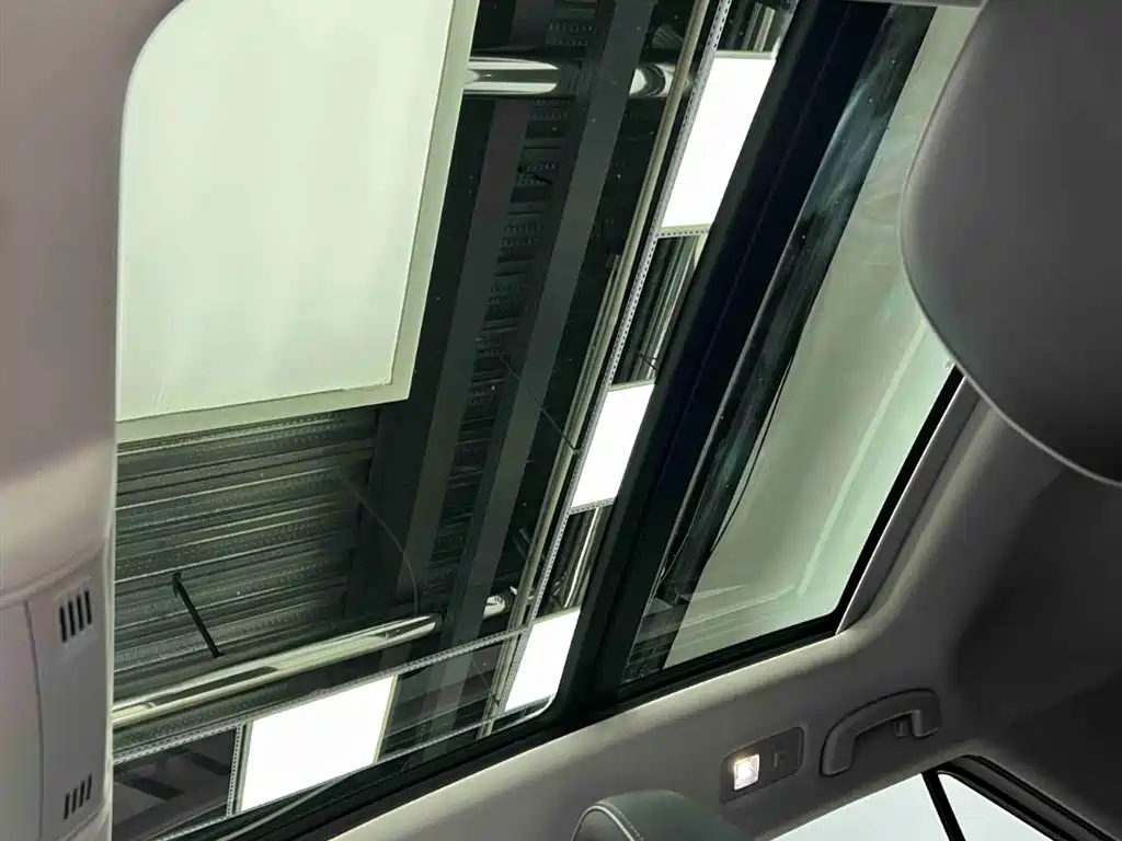 Volkswagen T-Roc 2023 — фото 9