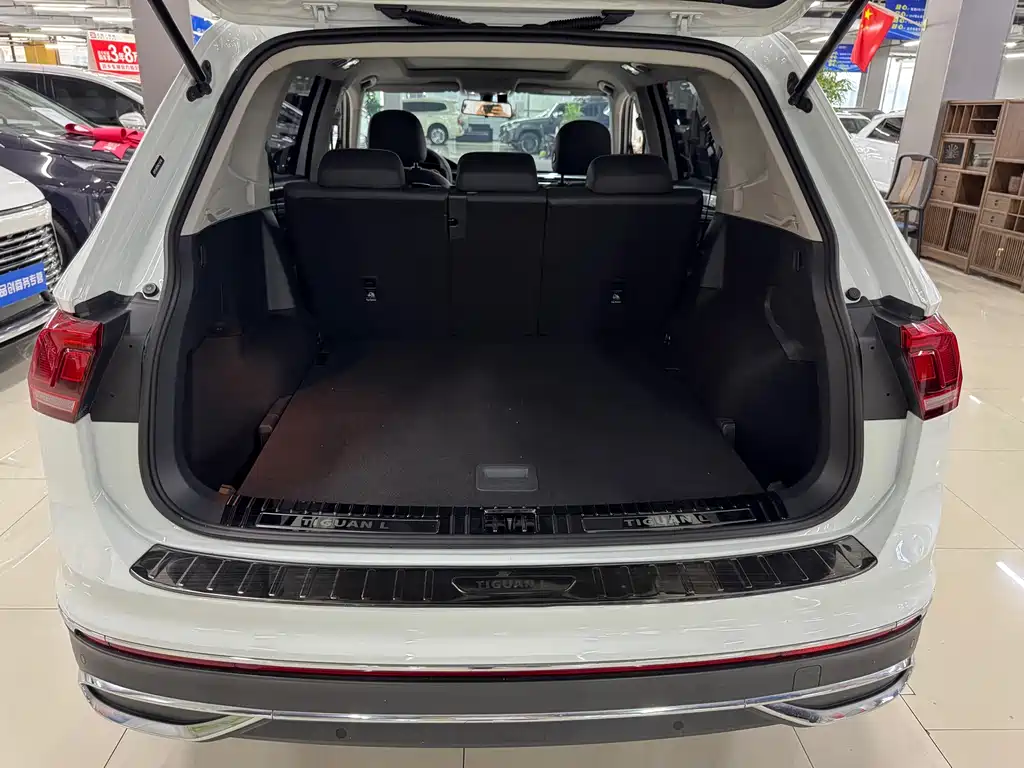 Volkswagen Tiguan L 2023 — фото 11