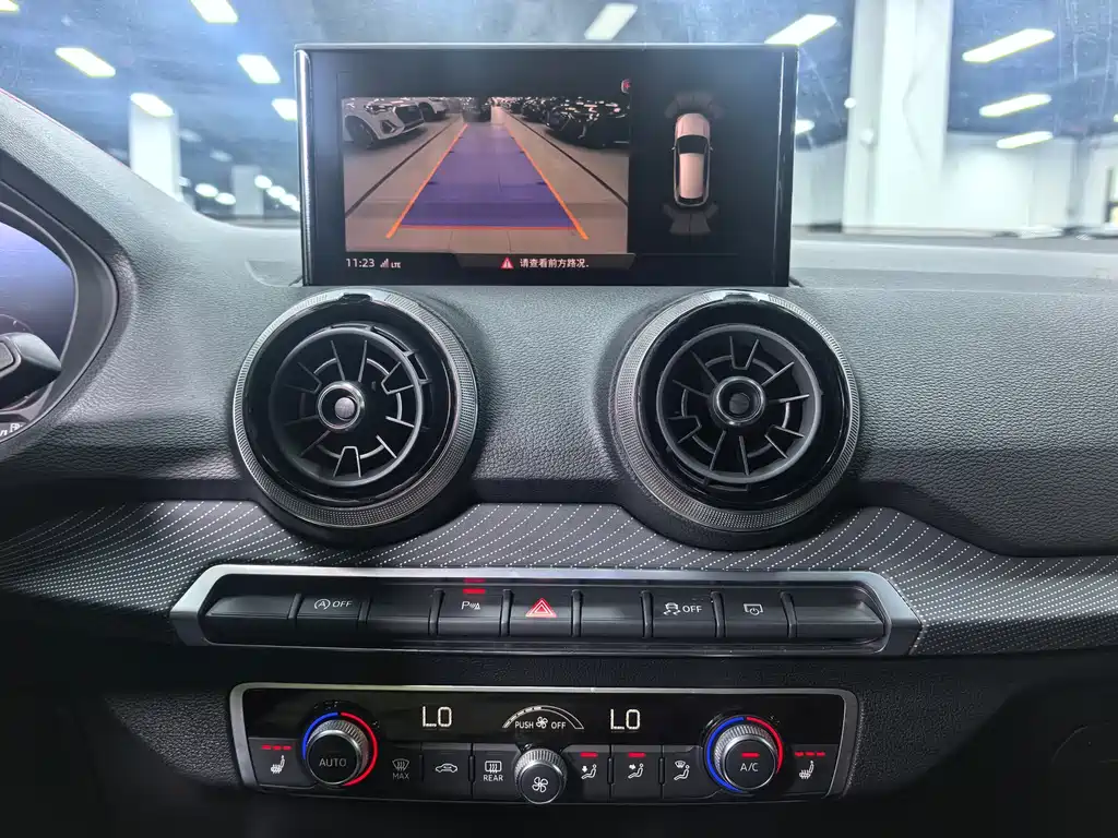 Audi Q2L 2023 — фото 16