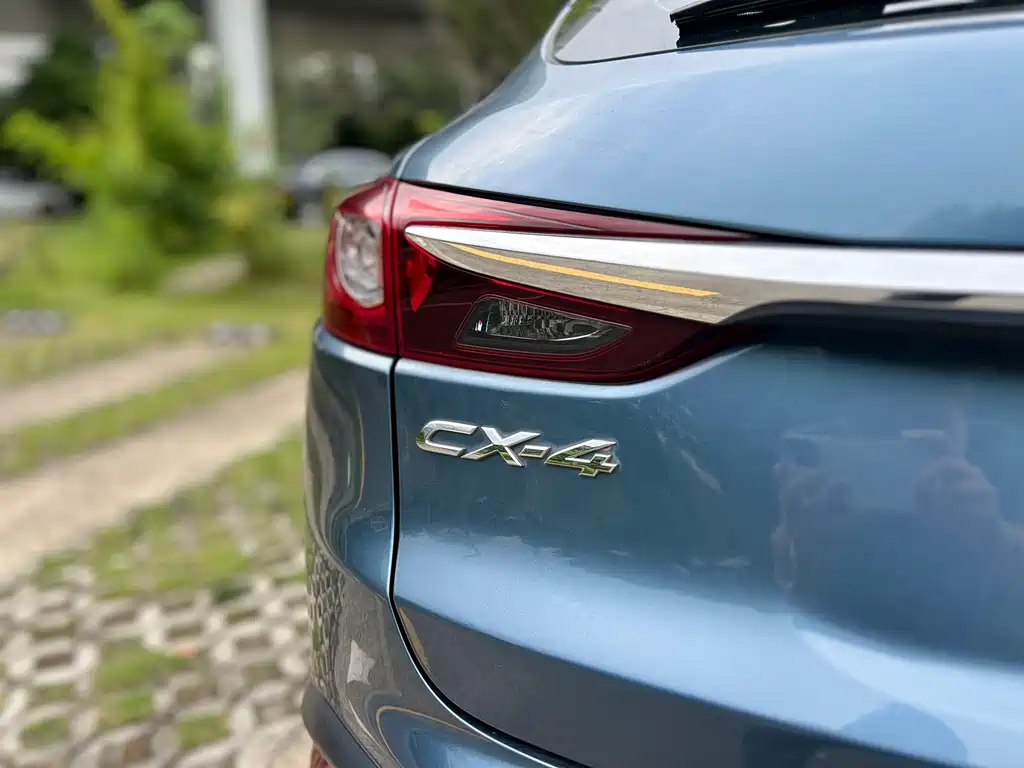 Mazda CX-4 2017 — фото 16