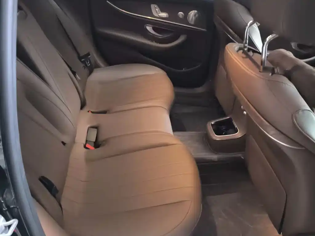 Mercedes-Benz E-Class 2023 — фото 4