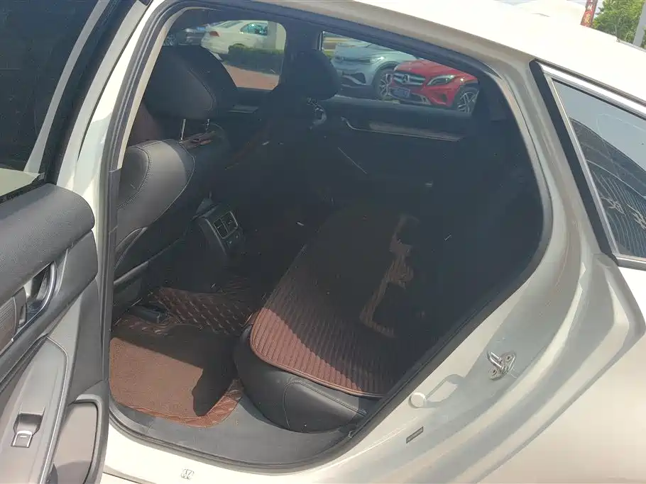 Honda Accord 2022 — фото 10