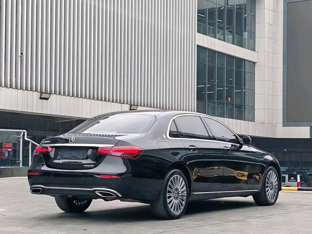 Mercedes-Benz E-Class 2023 — фото 4