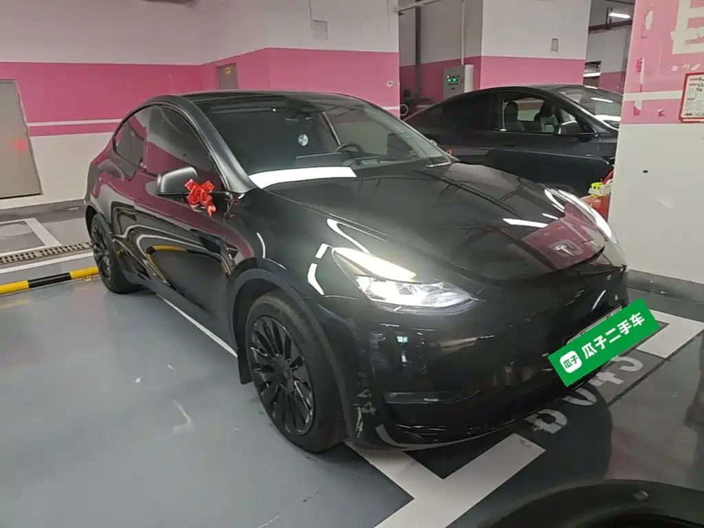 Tesla Model Y 2024