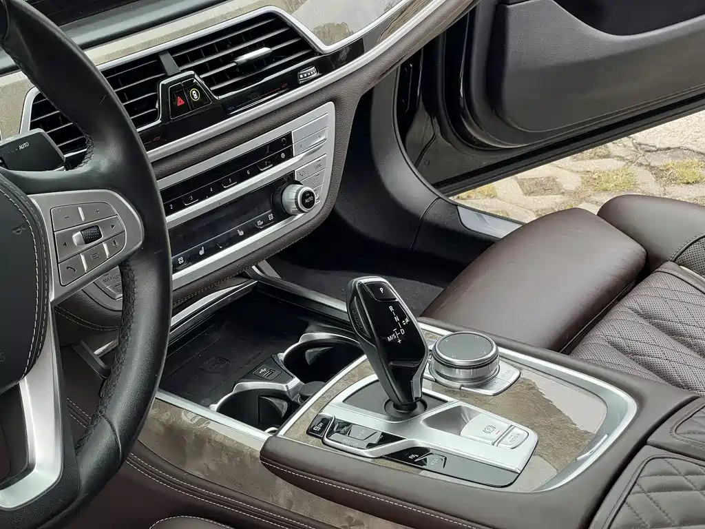BMW 7 Series 2021 — фото 14