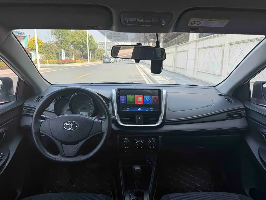 Toyota Yaris L 2019 — фото 8