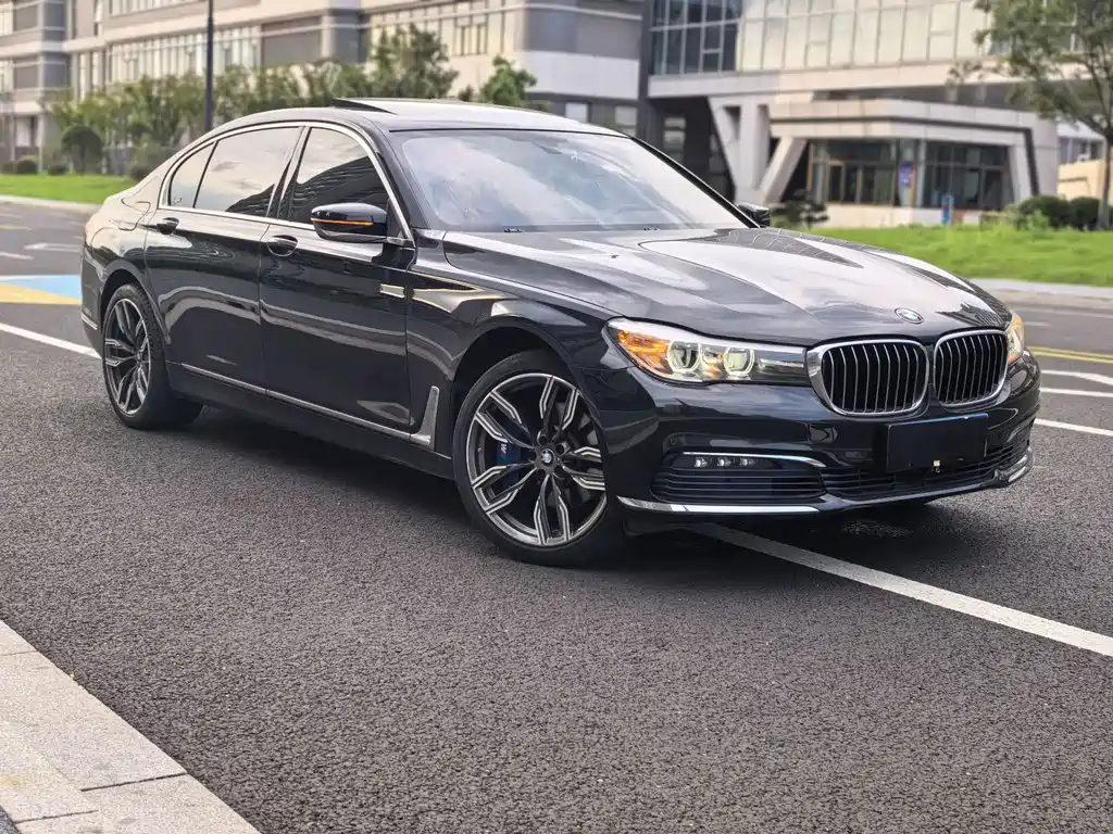 BMW 7 Series 2017 — фото 3