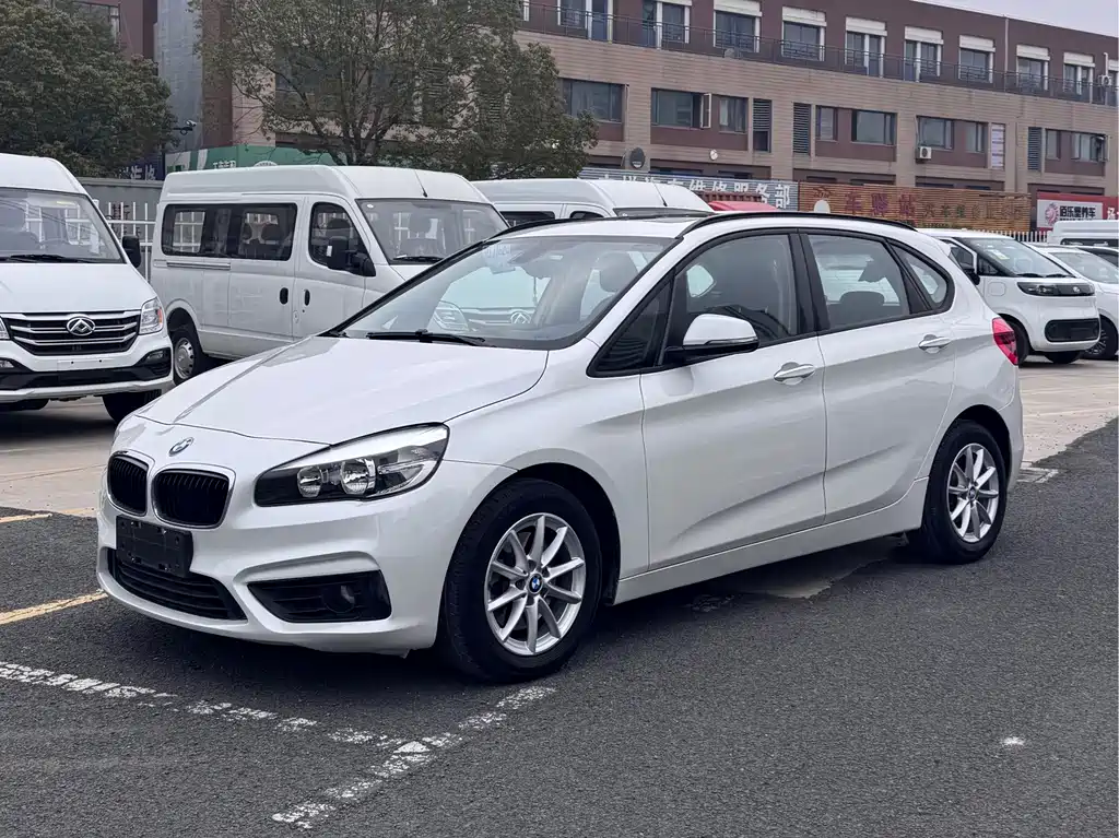 BMW 2 Series Station Wagon 2017 — фото 1