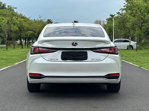 Lexus ES 2024