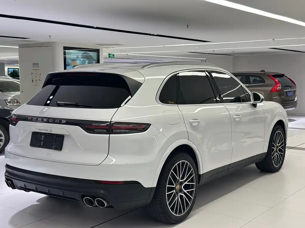 Porsche Cayenne 2018 — фото 15