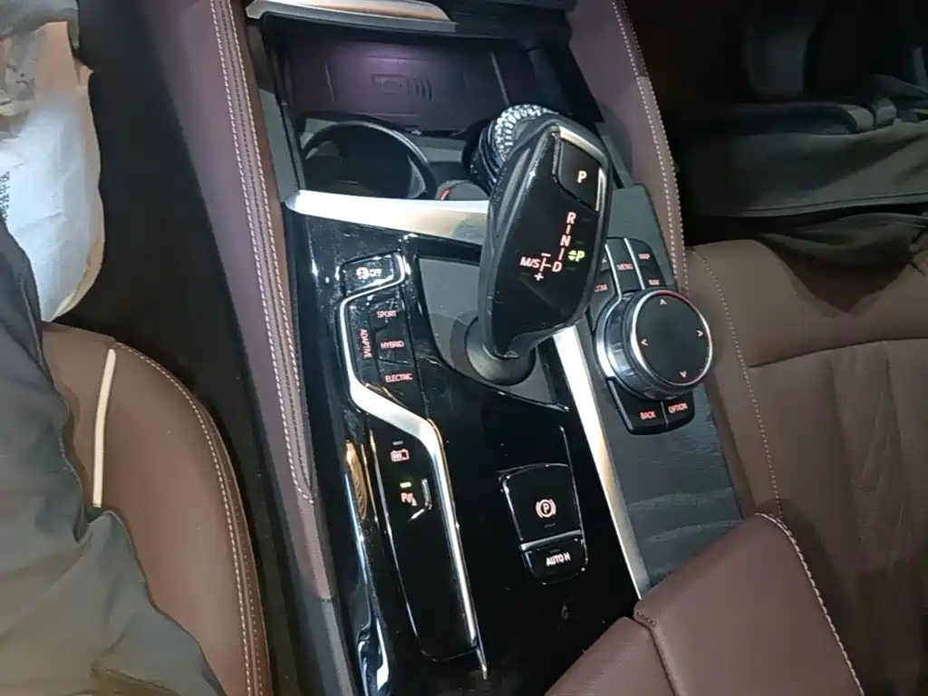 BMW 5 Series New Energy 2024 — фото 14