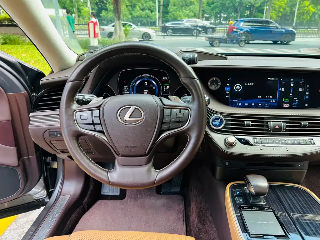 Lexus LS 2020 — фото 17
