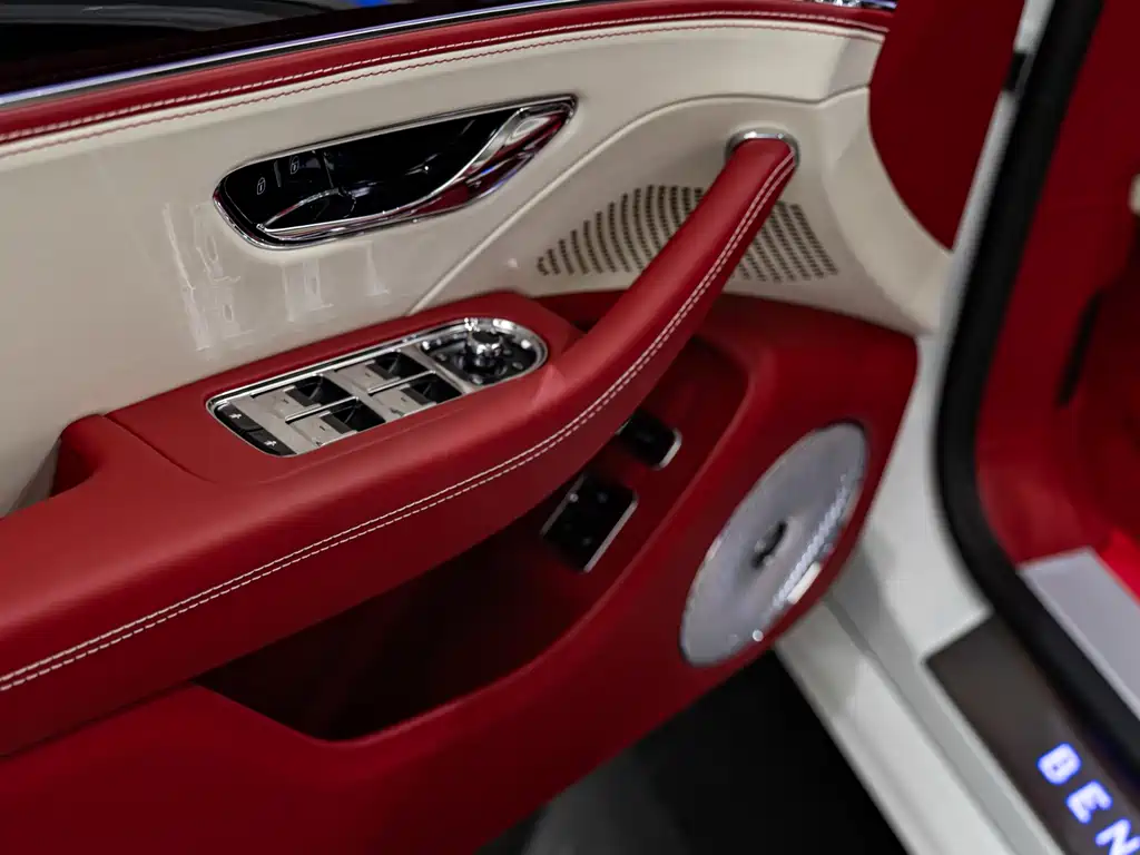 Bentley Flying Spur 2025 — фото 9