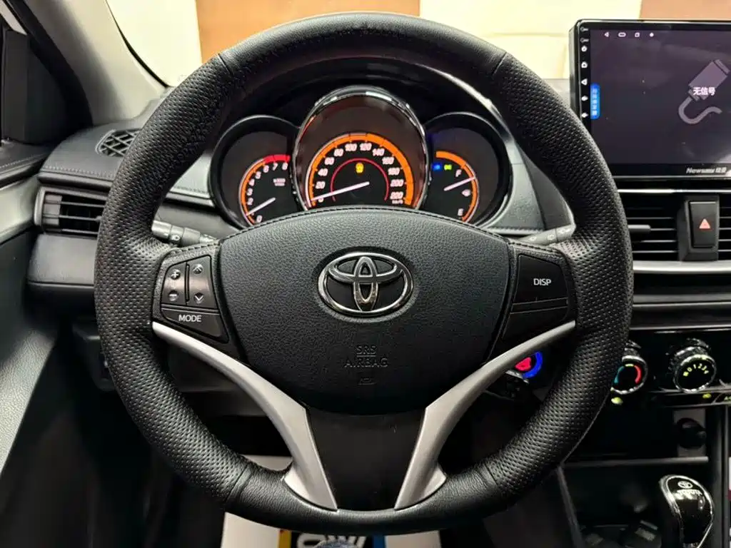 Toyota Yaris L 2023 — фото 11