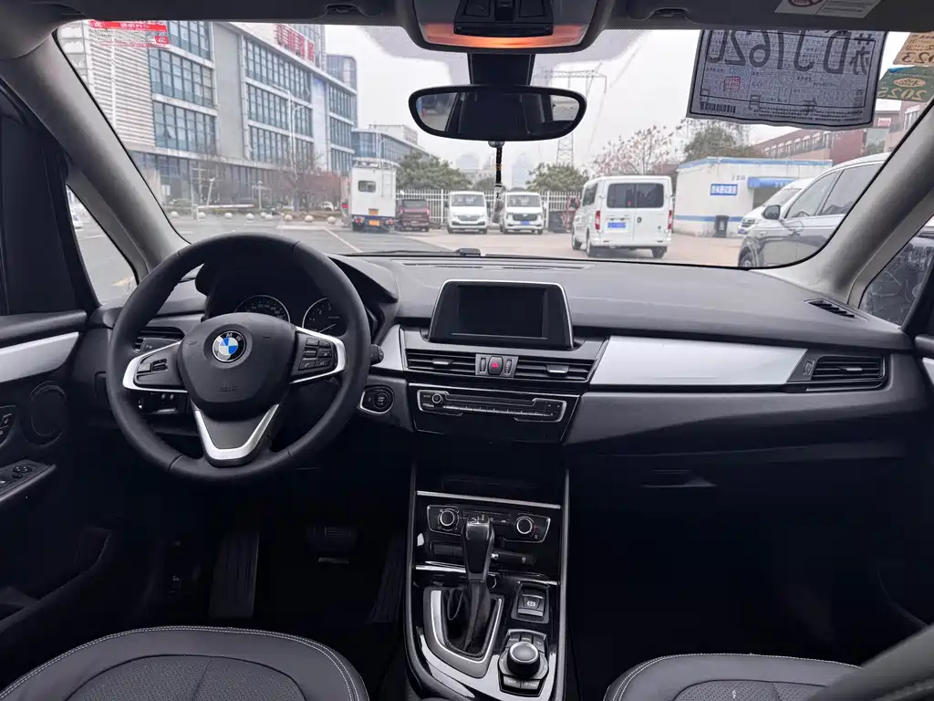BMW 2 Series Station Wagon 2017 — фото 12