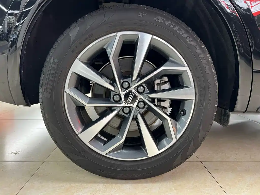 Audi Q5L 2023 — фото 28