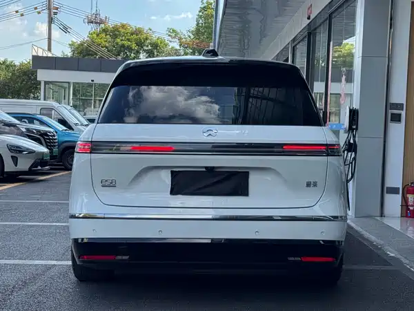 NIO ES8 2025