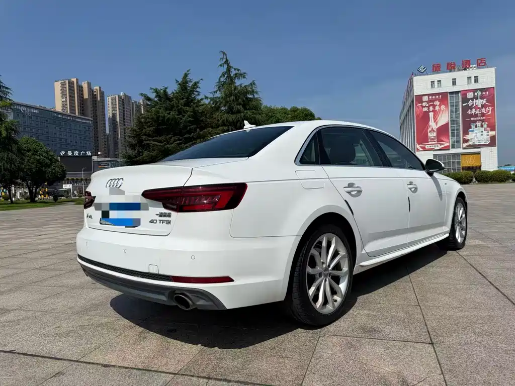 Audi A4L 2018