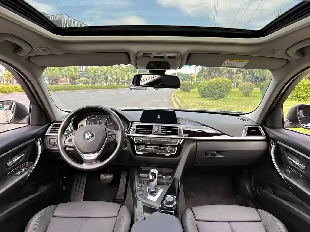 BMW 3 Series 2018 — фото 8