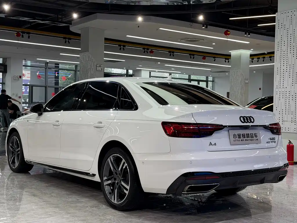 Audi A4L 2022 — фото 14