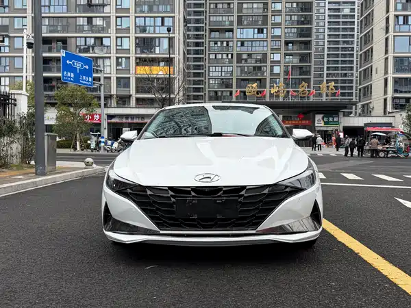 Hyundai Elantra 2022