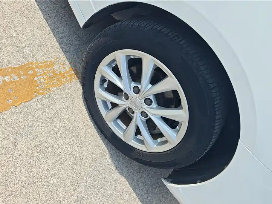 Roewe i5 2019