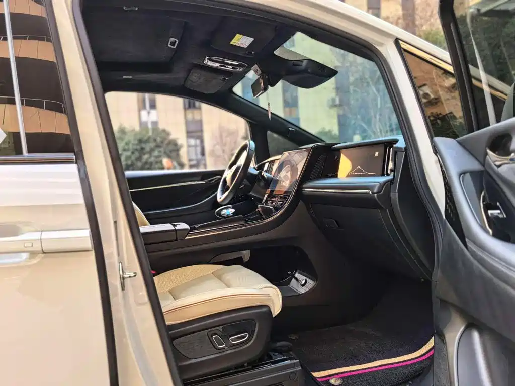 GAC Trumpchi M8 2023 — фото 17