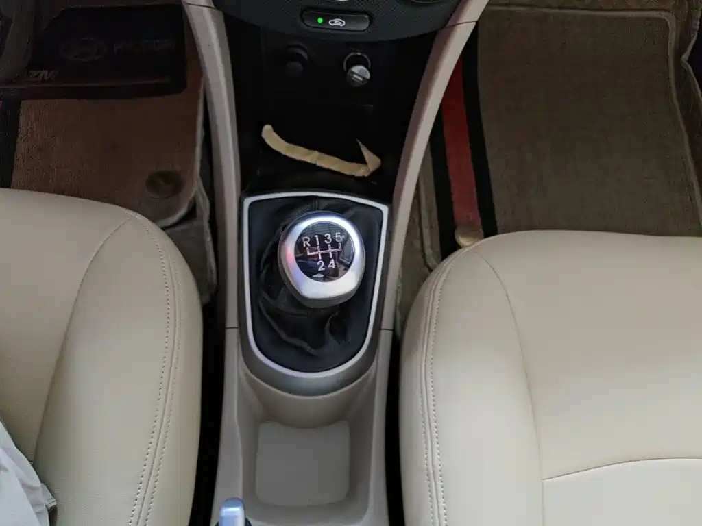 Hyundai Verna 2015 — фото 14