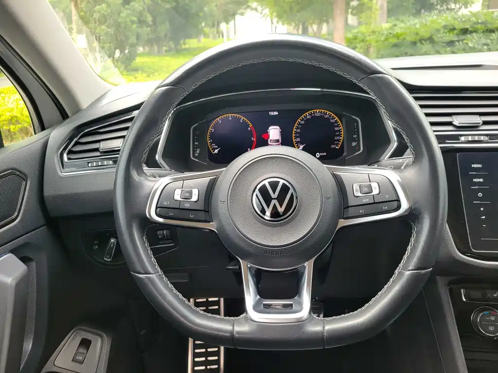 Volkswagen Tiguan L 2021 — фото 12