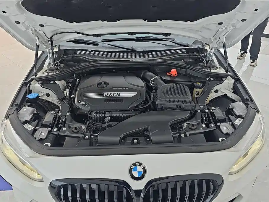 BMW 1 Series 2022 — фото 10