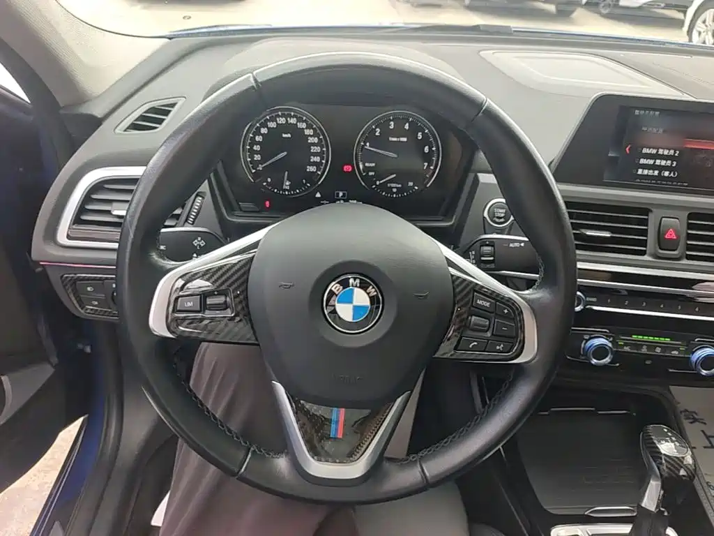 BMW 1 Series 2018 — фото 11