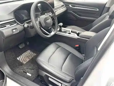Geely Emgrand 2024