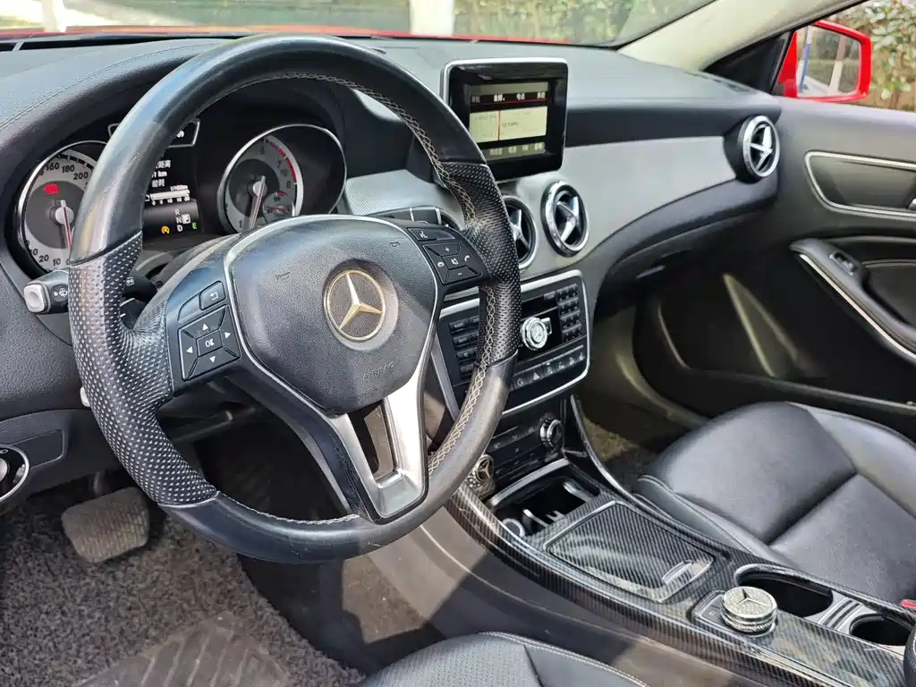 Mercedes-Benz GLA 2015 — фото 16