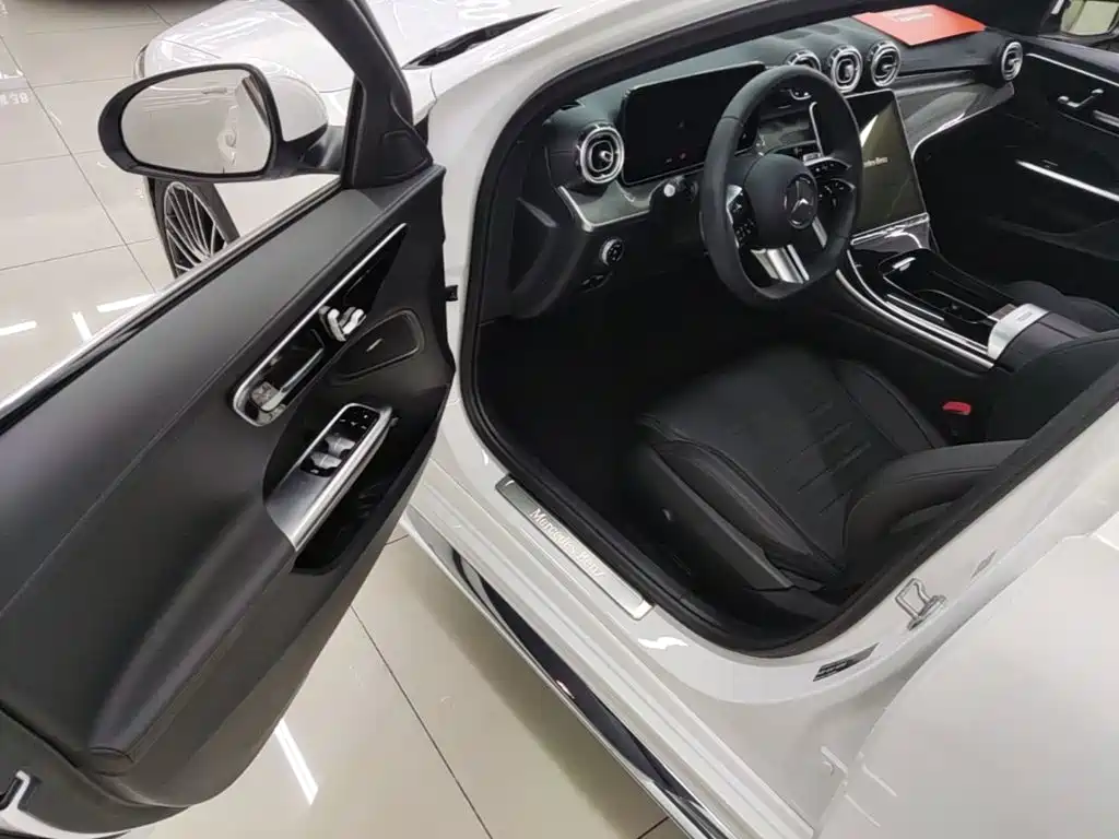 Mercedes-Benz C-Class 2023 — фото 16