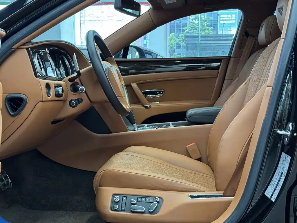 Bentley Flying Spur 2018 — фото 14