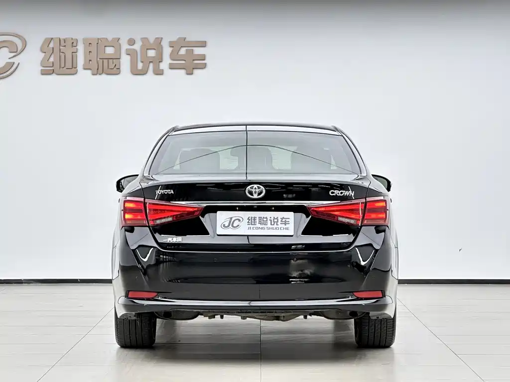 Toyota Crown 2017 — фото 12