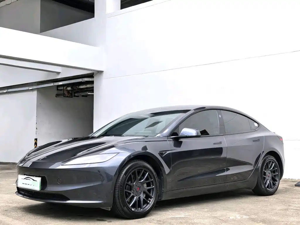 Tesla Model 3 2025 — фото 1
