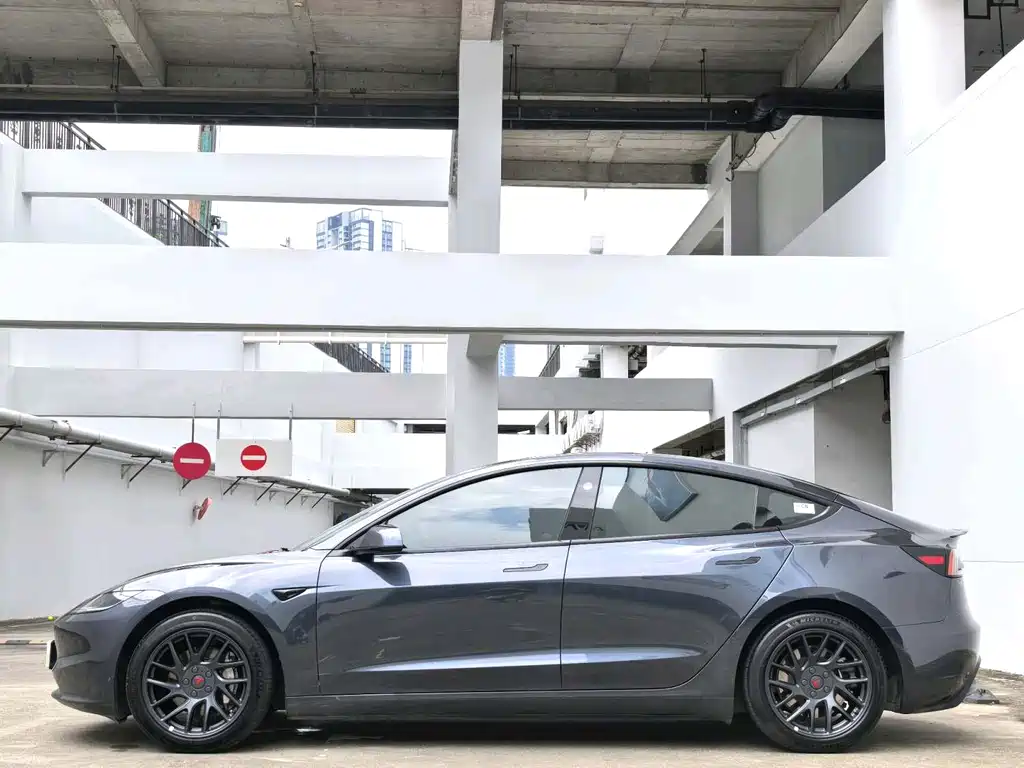 Tesla Model 3 2025 — фото 4