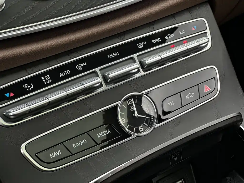 Mercedes-Benz E-Class 2019 — фото 15