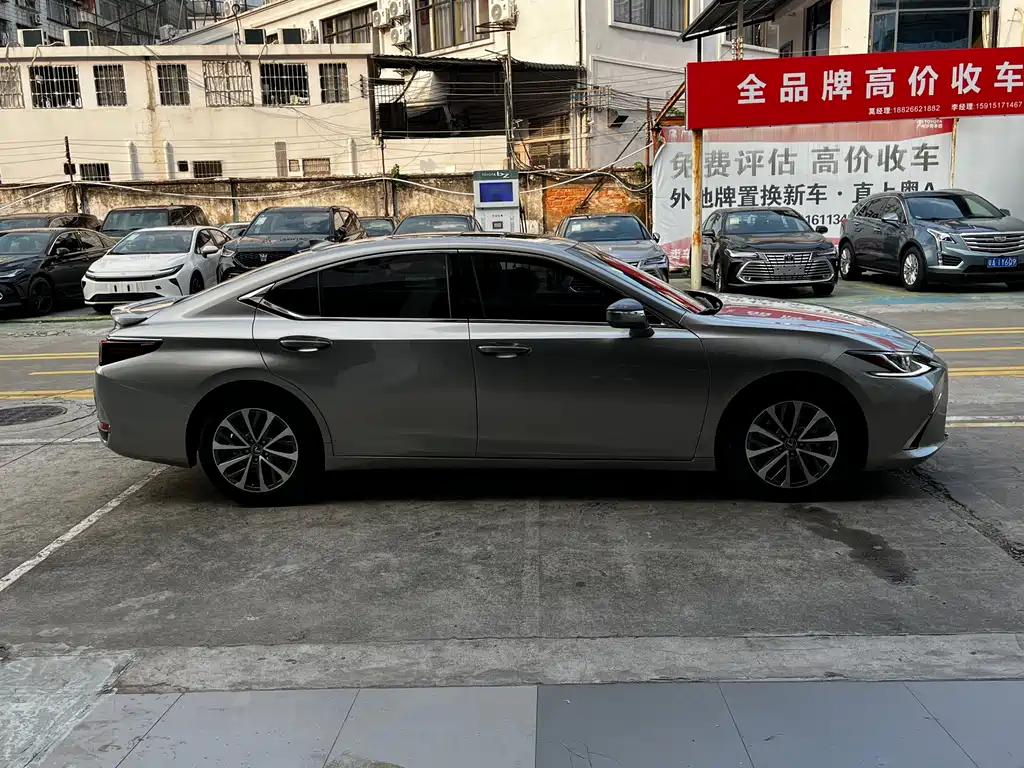 Lexus ES 2023 — фото 12