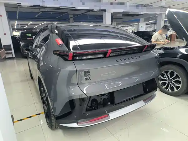 Lynk & Co Z20 2025