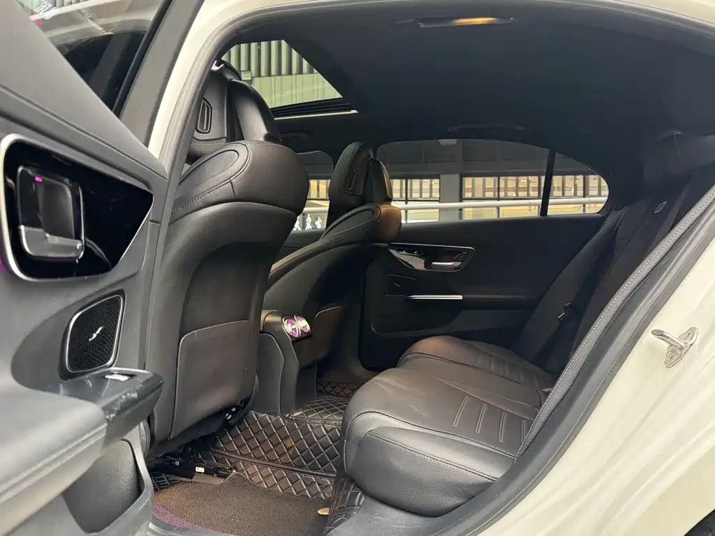 Mercedes-Benz C-Class 2023 — фото 16