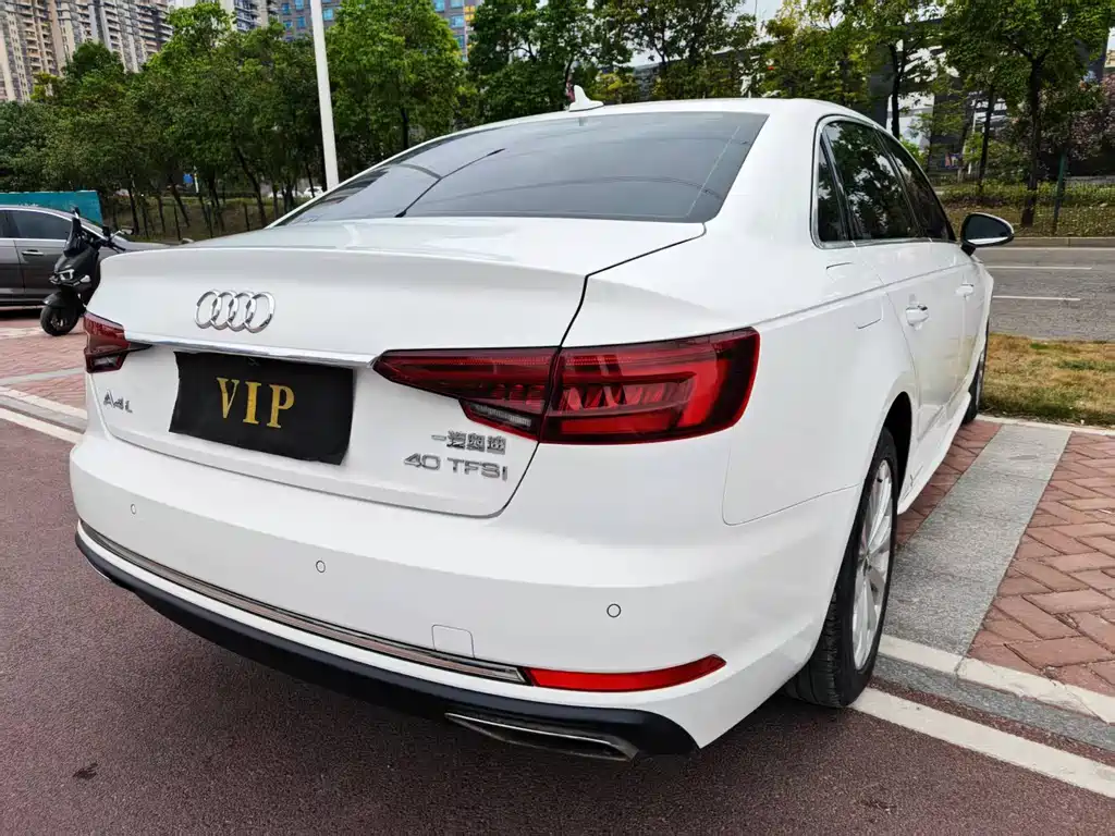 Audi A4L 2019 — фото 16