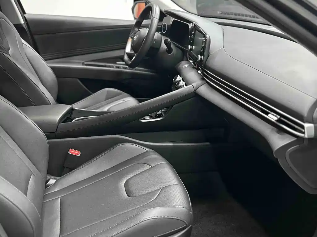 Hyundai Elantra 2024 — фото 16