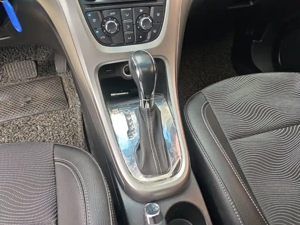 Buick Excelle 2014 — фото 14