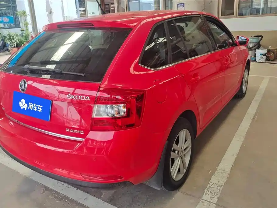Skoda Rapid Spaceback 2014 — фото 3