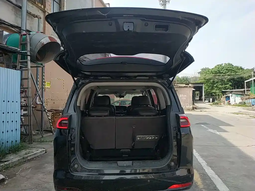 GAC Trumpchi M6 2019 — фото 19