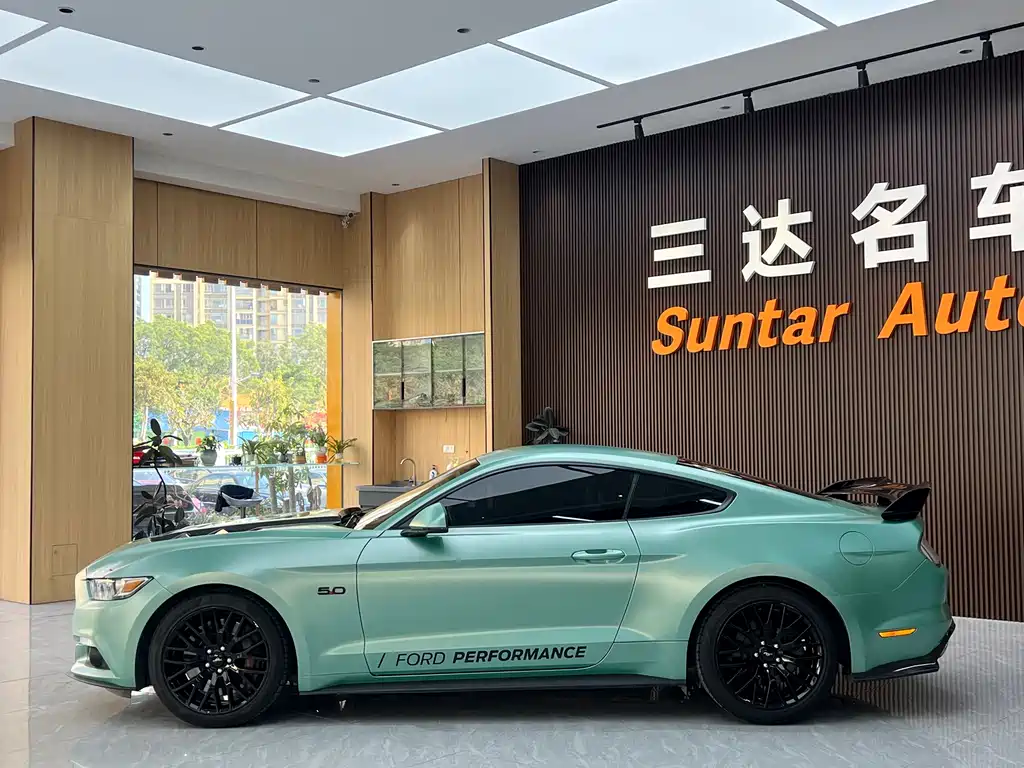 Ford Mustang 2017 — фото 16